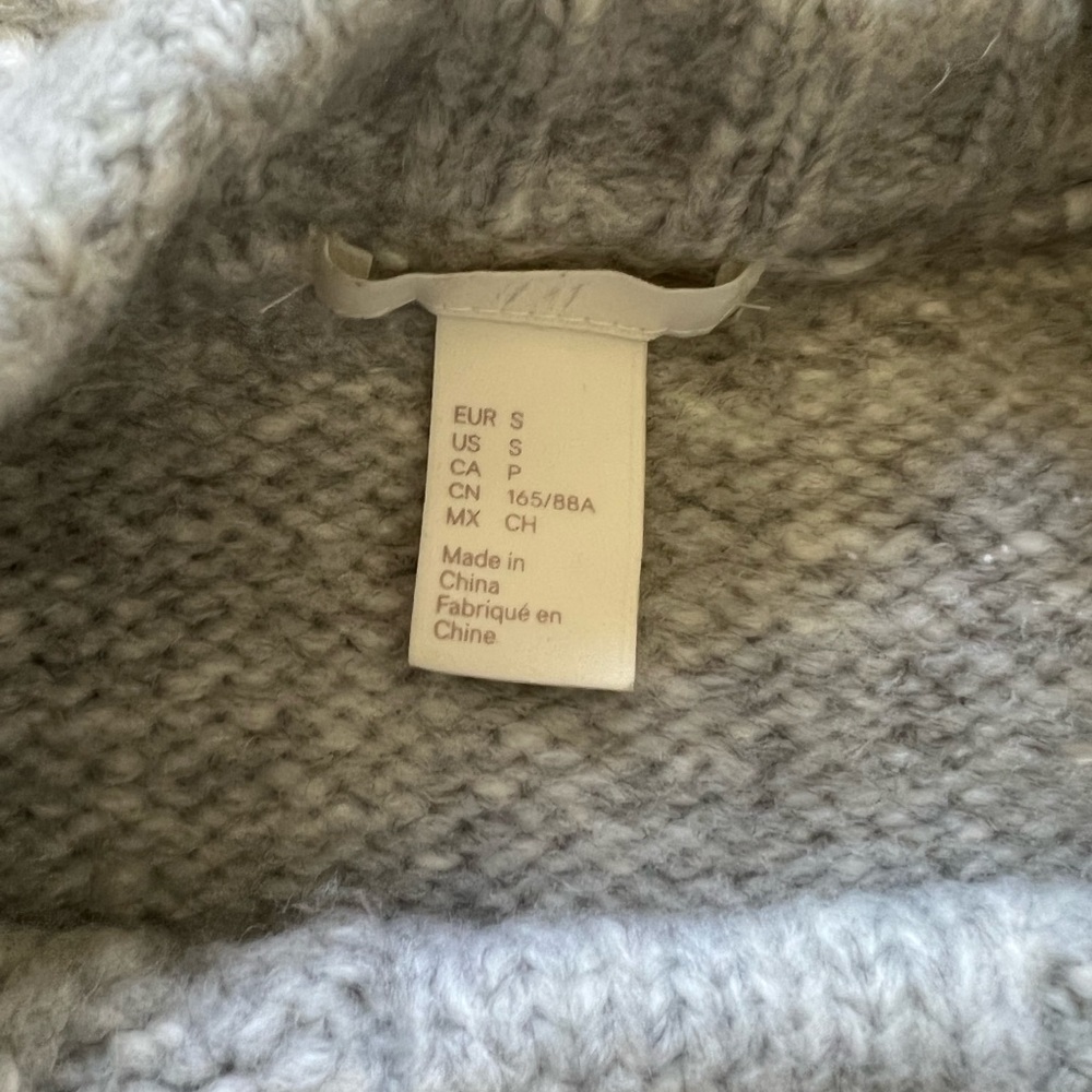H&M Sweater - Picture 4 of 4